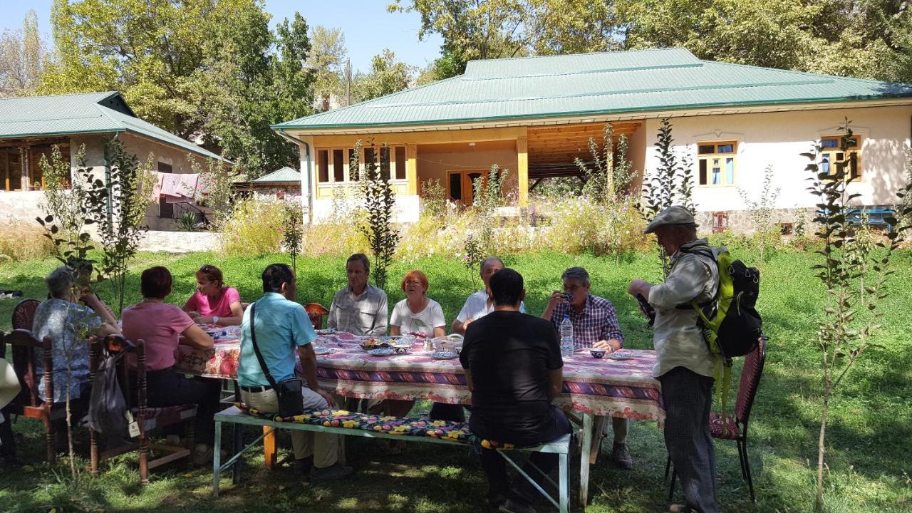Hayat Guesthouse Nuratau Mountains Yukary-Ukhum Exterior foto